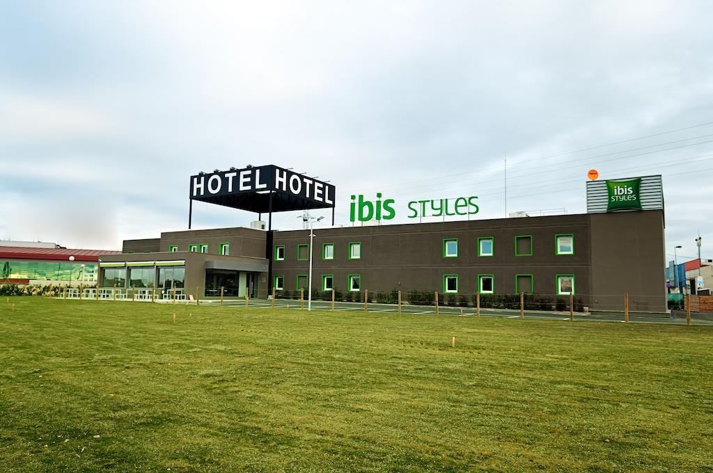 Hotel Ibis Styles Lleida Torrefarrera Екстериор снимка