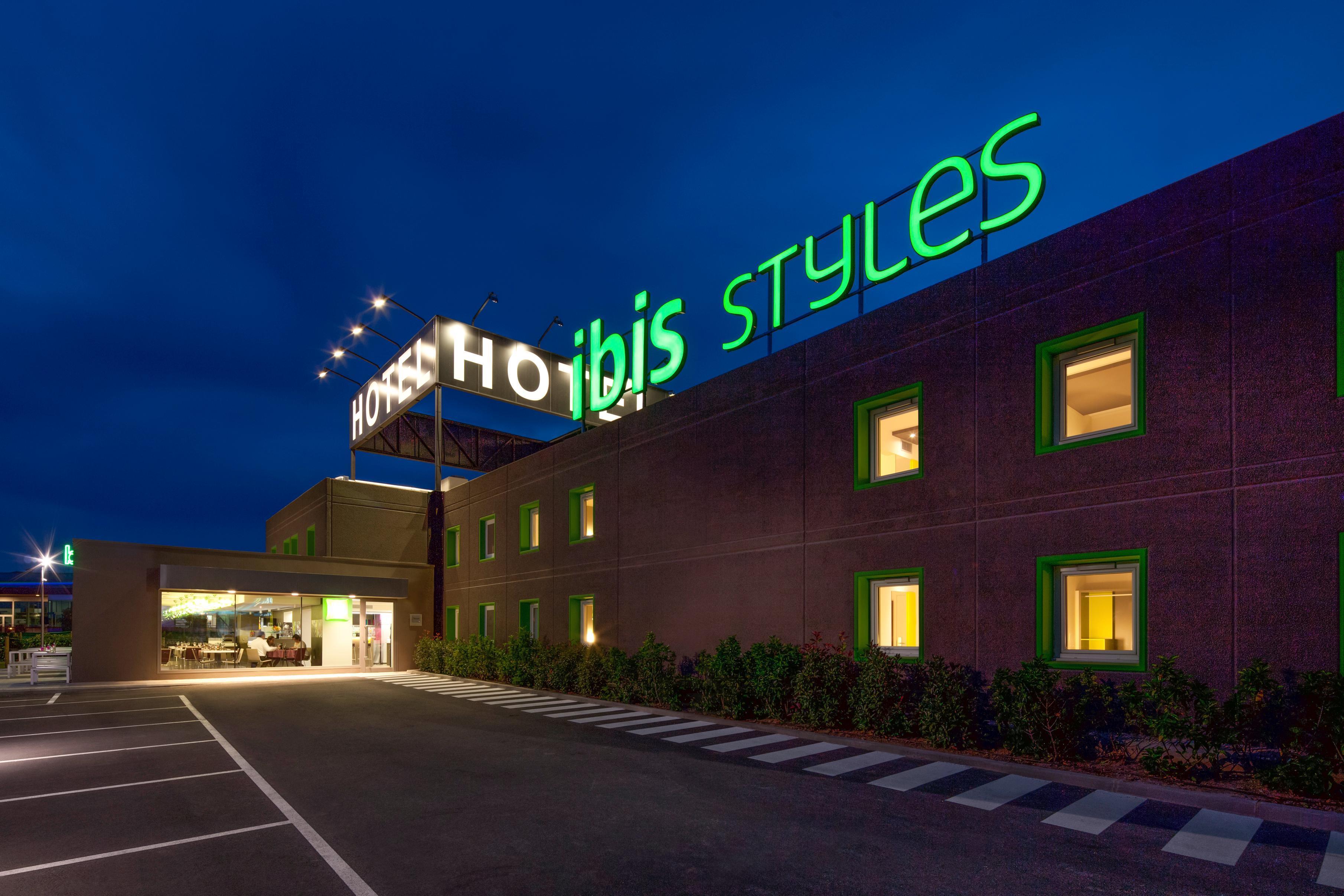 Hotel Ibis Styles Lleida Torrefarrera Екстериор снимка