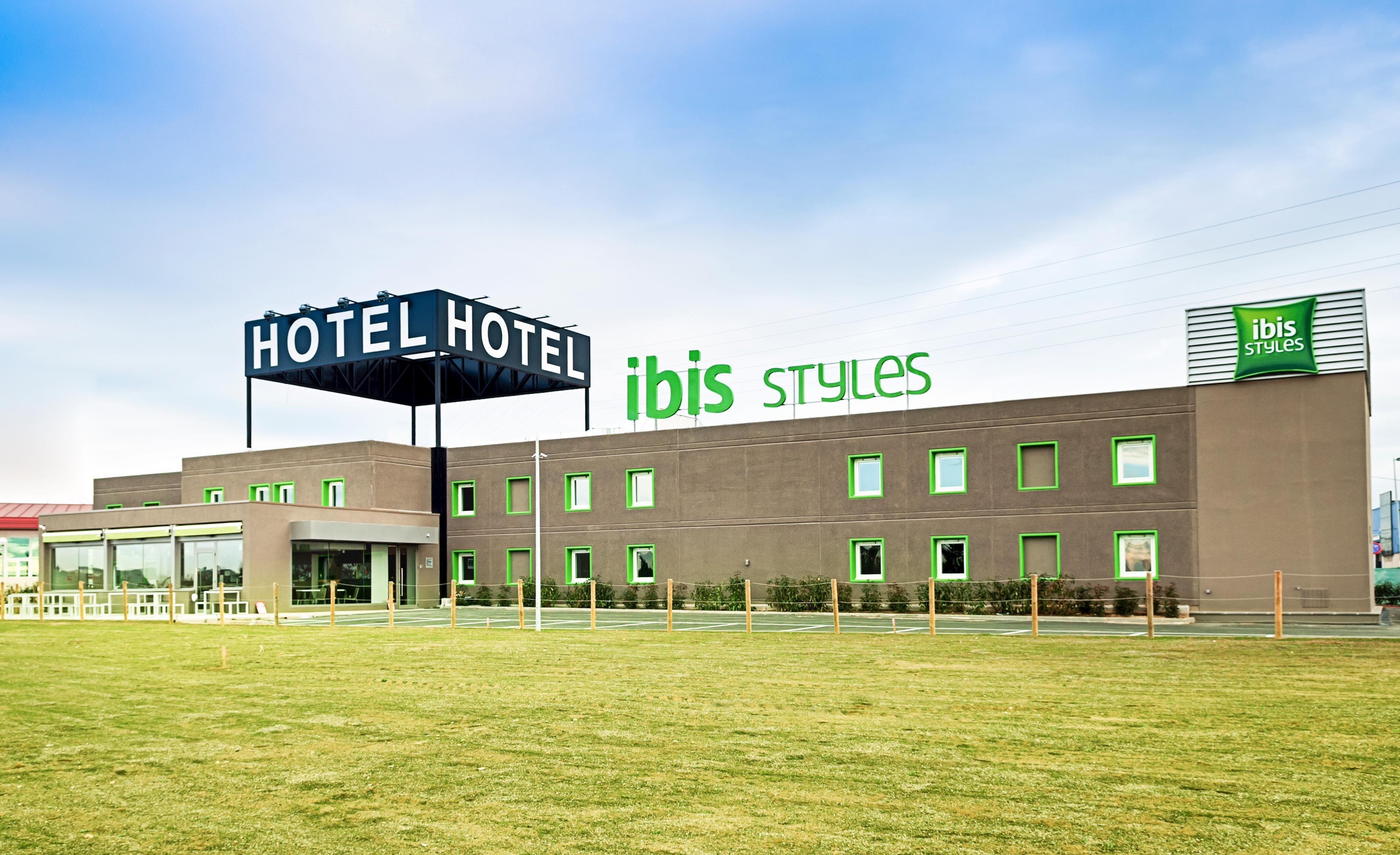 Hotel Ibis Styles Lleida Torrefarrera Екстериор снимка