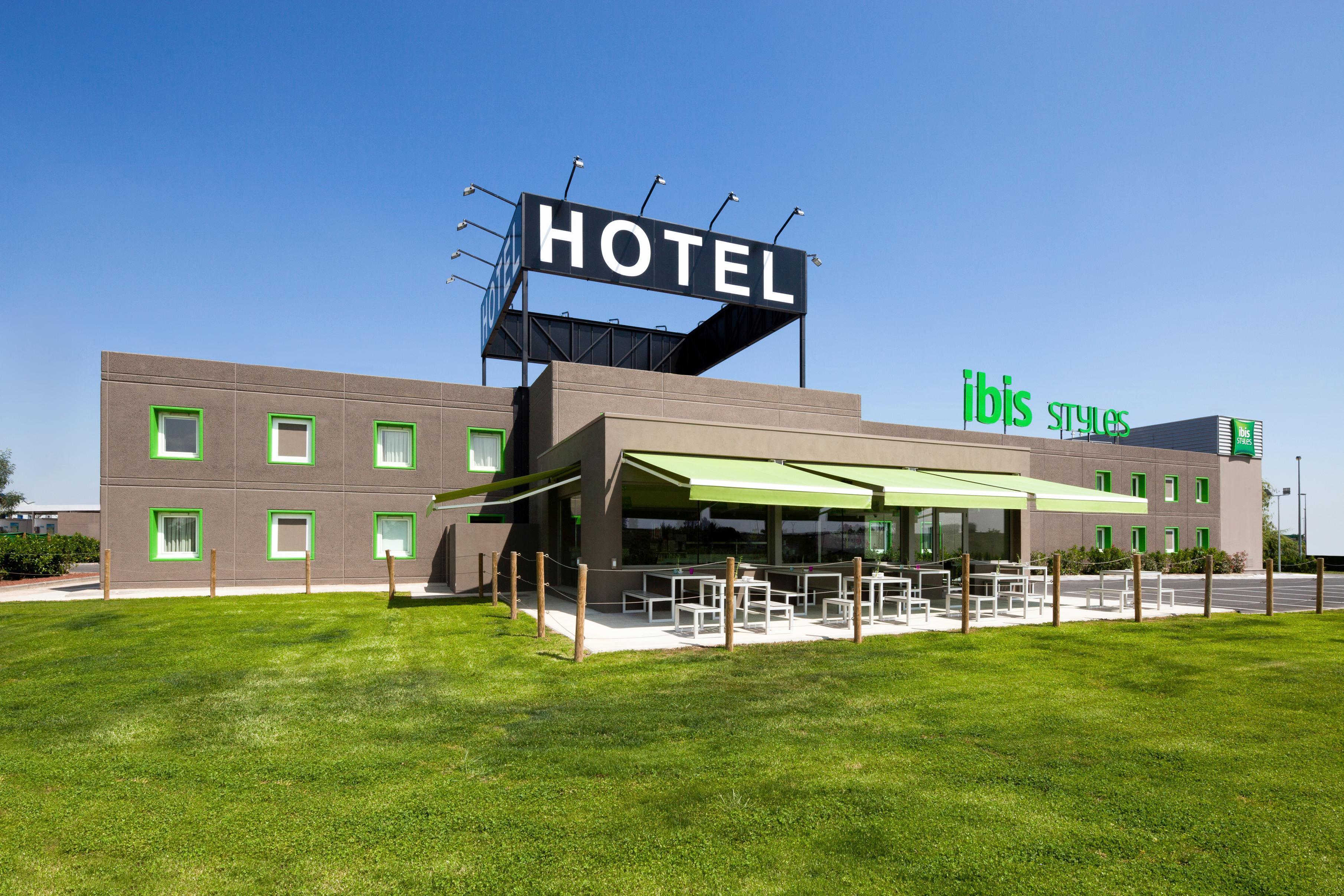 Hotel Ibis Styles Lleida Torrefarrera Екстериор снимка